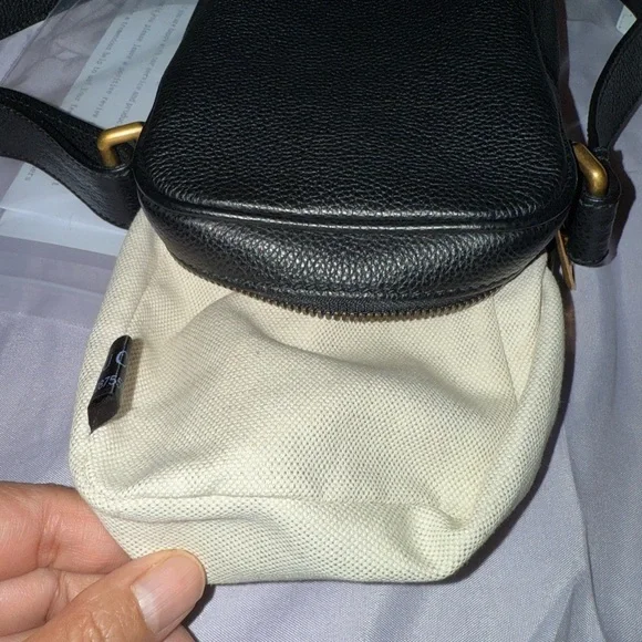 Gucci Vintage Logo Black Pebbled Leather Crossbody Bag
